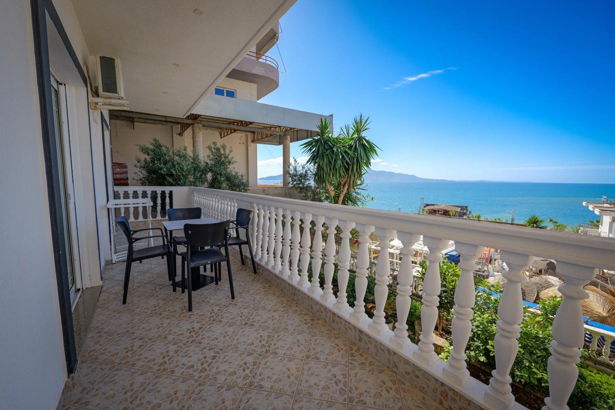Villa Xika Sarandë エクステリア 写真