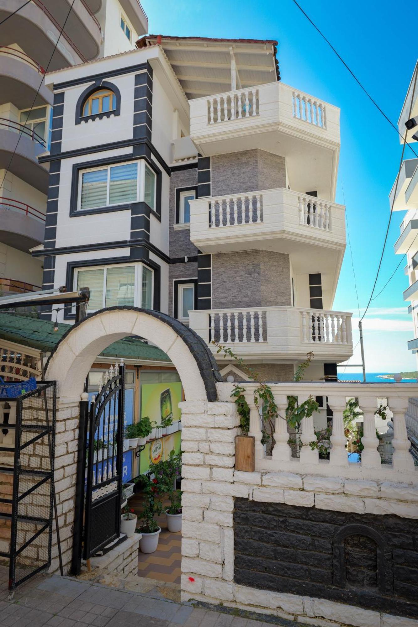 Villa Xika Sarandë エクステリア 写真